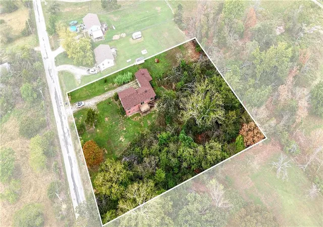 Photo 4 of Single family home for sale at 14293 E Quail Rd, Nevada, MO 64772 | MLS# 2617797 | Listing updated on 2026-10-14