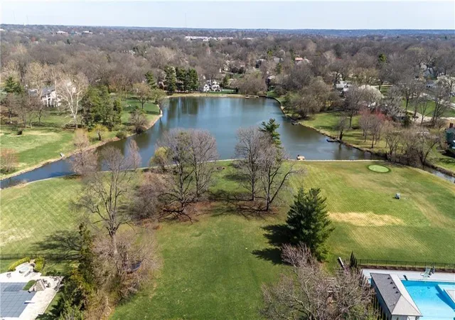 1st image of 8801 Mission Rd, Leawood, KS 66206 | MLS# 2617850
