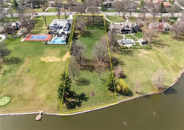 2nd image of 8801 Mission Rd, Leawood, KS 66206 | MLS# 2617850