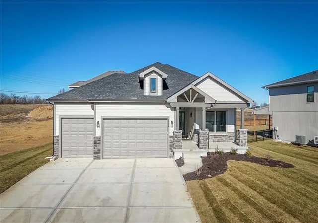 3rd image of 6024 Arapahoe St, Shawnee, KS 66226 | MLS# 2617874