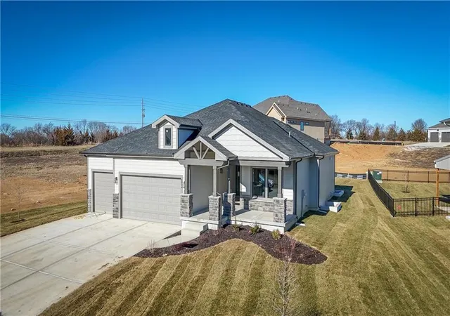 4th image of 6024 Arapahoe St, Shawnee, KS 66226 | MLS# 2617874