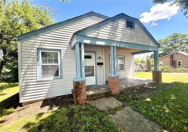 Photo 2 of Single family home for sale at 227 S Lynn St, Nevada, MO 64772 | MLS# 2617918 | Listing updated on 2026-10-01