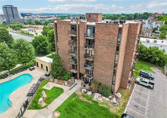 Homes for sale in Kansas City, MO | 2933 Baltimore Ave #103, Kansas City, MO 64108 | MLS# 2617935