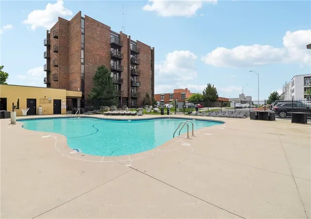 Homes for sale in Kansas City, MO | 2933 Baltimore Avenue, Kansas City, MO 64108 | Houzeo