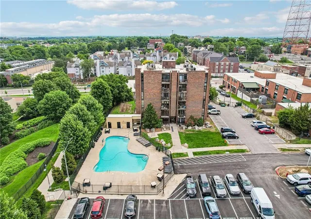 Homes for sale in Kansas City, MO | 2933 Baltimore Ave #103, Kansas City, MO 64108 | MLS# 2617935