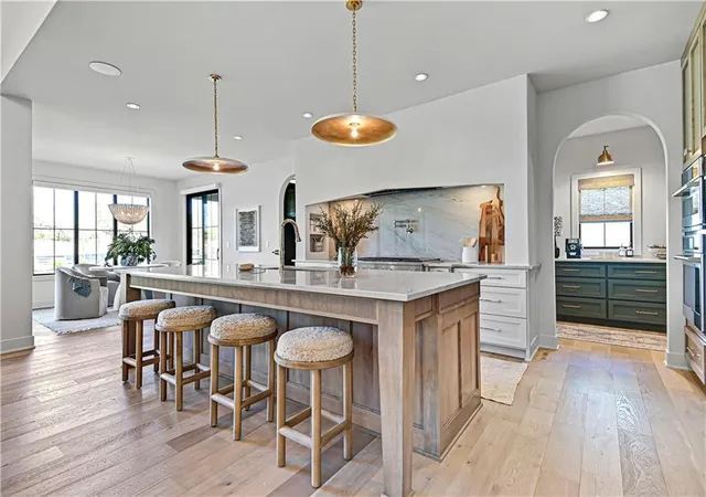 Photo 3 of Sale Pending at 16924 Parkhill St, Overland Park, KS 66221 | MLS# 2617965 | Listing updated on 2026-07-07