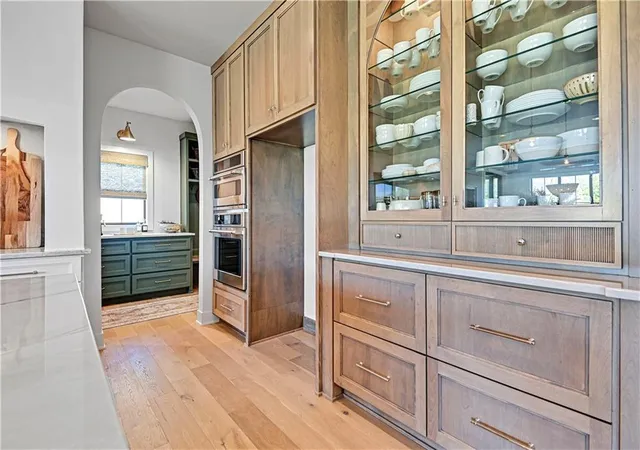 Photo 4 of Sale Pending at 16924 Parkhill St, Overland Park, KS 66221 | MLS# 2617965 | Listing updated on 2026-07-07