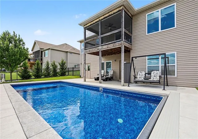 2nd image of 17605 Greyhawke Ridge Dr, Smithville, MO 64089 | MLS# 2618001