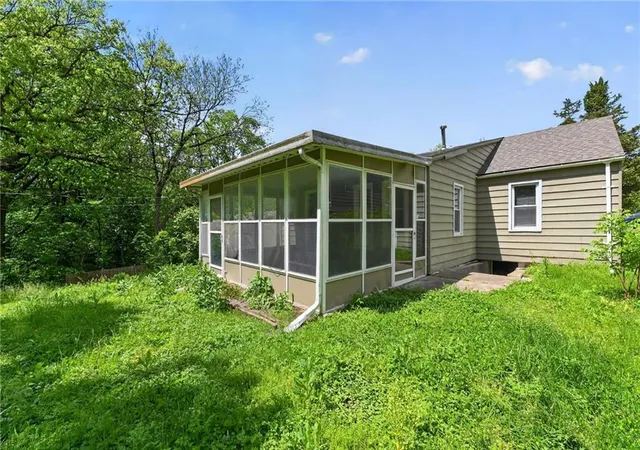 Photo 3 of Sale Pending at 5131 Oakland Ave, Kansas City, KS 66102 | MLS# 2618002 | Listing updated on 2026-08-24