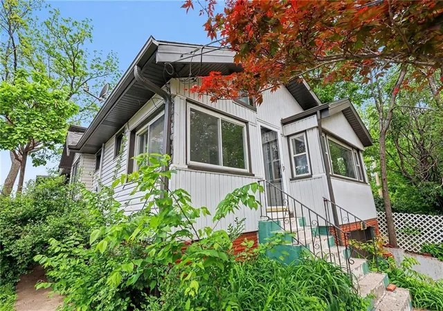 Photo 3 of Single family home for sale at 430 N 33rd Street, Kansas City, KS 66102 | MLS# 2618012 | Listing updated on 2026-08-15