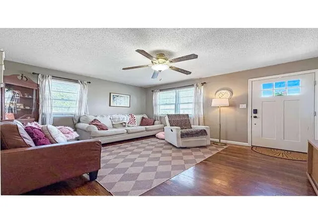 3rd image of 2311 Washington St, Lexington, MO 64067 | MLS# 2618021