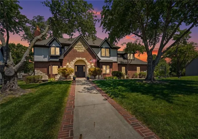 3rd image of 2448 Nw Valley View Dr, Lees Summit, MO 64081 | MLS# 2618031