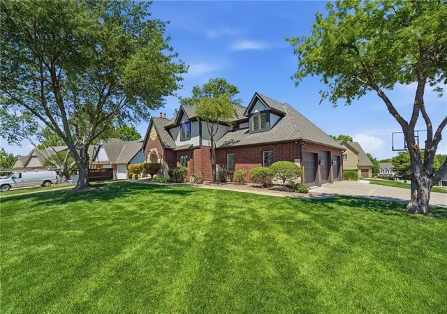 2nd image of 2448 Nw Valley View Dr, Lees Summit, MO 64081 | MLS# 2618031