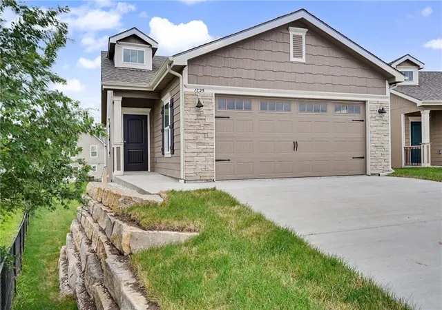 1st image of 1725 Elderberry Ln, Ottawa, KS 66067 | MLS# 2618044