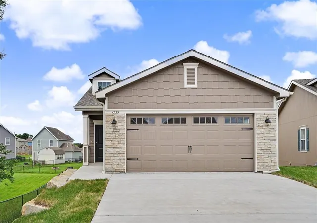 3rd image of 1725 Elderberry Ln, Ottawa, KS 66067 | MLS# 2618044