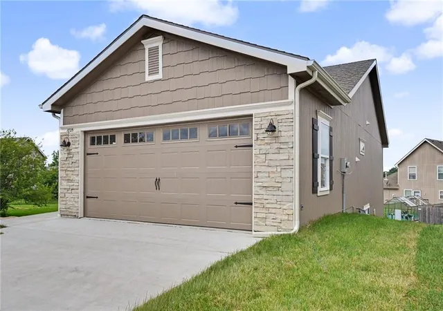 4th image of 1725 Elderberry Ln, Ottawa, KS 66067 | MLS# 2618044