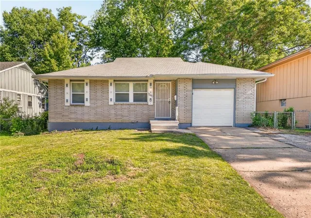 1st image of 1340 E 84th St, Kansas City, MO 64131 | MLS# 2618066
