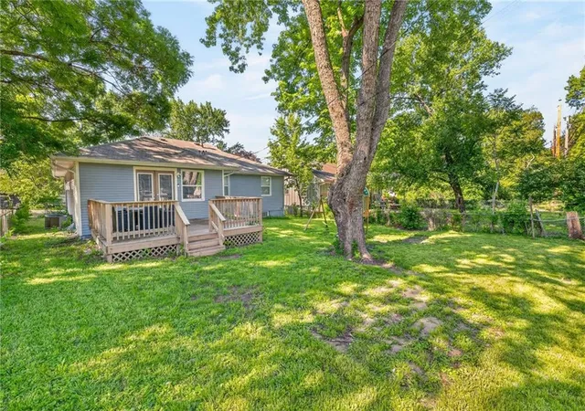 2nd image of 1340 E 84th St, Kansas City, MO 64131 | MLS# 2618066