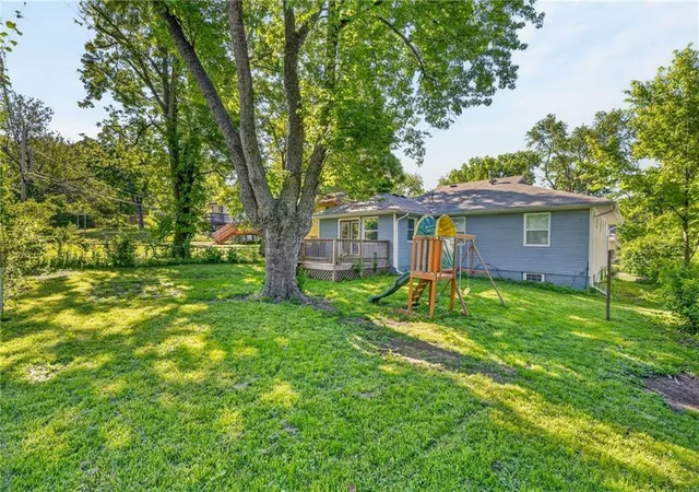 3rd image of 1340 E 84Th St, Kansas City, MO 64131 | MLS# 2618066
