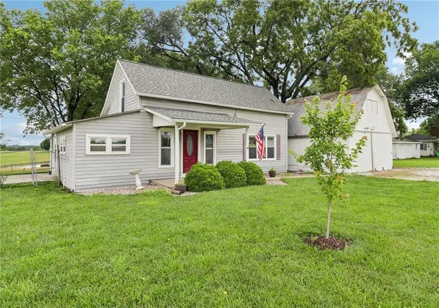 Homes for sale in Baldwin City, KS | 307 E 1100 Rd, Baldwin City, KS 66006 | MLS# 2618099