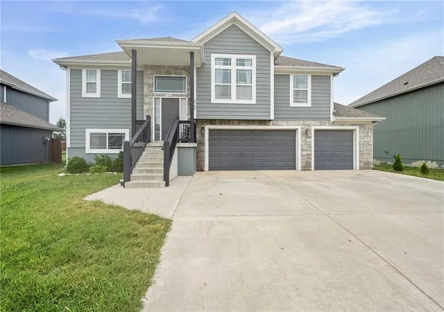 Photo 1 of Single family home for sale at 2748 N 112th Street, Kansas City, KS 66109 | MLS# 2618104 | Listing updated on 2026-09-22