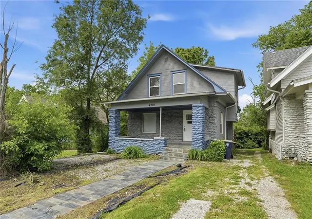 1st image of 4308 Highland Ave, Kansas City, MO 64110 | MLS# 2618111