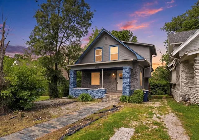 2nd image of 4308 Highland Ave, Kansas City, MO 64110 | MLS# 2618111