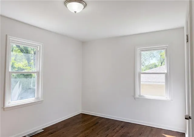 Photo 3 of Single family home for sale at 5333 N Euclid Ave, Kansas City, MO 64118 | MLS# 2618170 | Listing updated on 2026-10-15