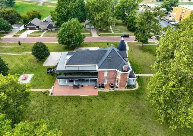 3rd image of 433 W State St W, Troy, KS 66087 | MLS# 2618182