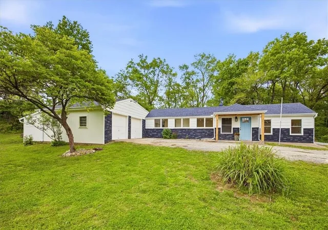 2nd image of 28 Tla Lake Shore Dr St, Lees Summit, MO 64086 | MLS# 2618187