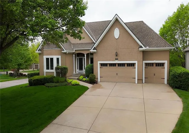 Homes for sale in Stilwell, KS | 16058 Cambridge Cir, Stilwell, KS 66085 | MLS# 2618232