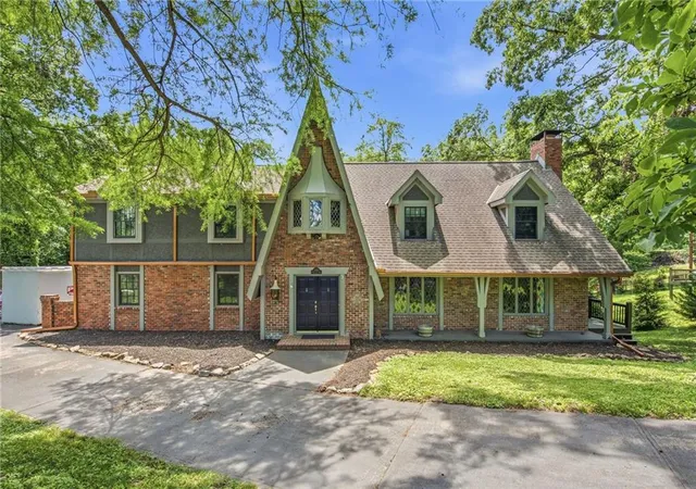 2nd image of 4015 N Briarcliff Rd, Kansas City, MO 64116 | MLS# 2618233