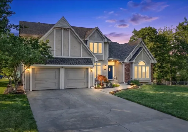 1st image of 602 Ridgewood Dr, Raymore, MO 64083 | MLS# 2618246