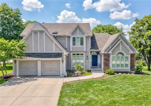 2nd image of 602 Ridgewood Dr, Raymore, MO 64083 | MLS# 2618246