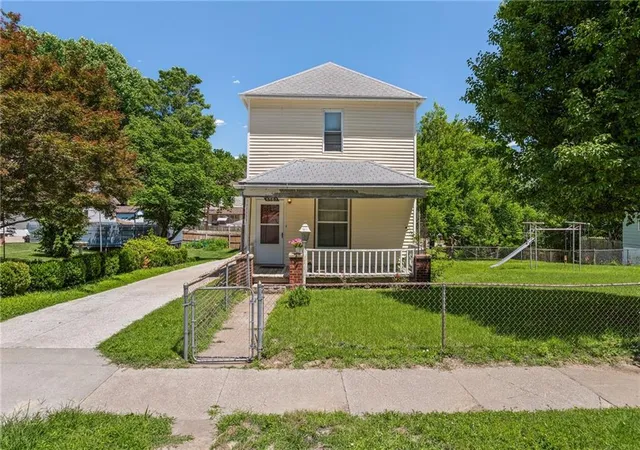 Homes for sale in St Joseph, MO | 5507 S 2nd St, St Joseph, MO 64504 | MLS# 2618264