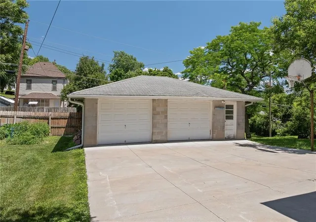 Homes for sale in St Joseph, MO | 5507 S 2Nd St, St Joseph, MO 64504 | MLS# 2618264