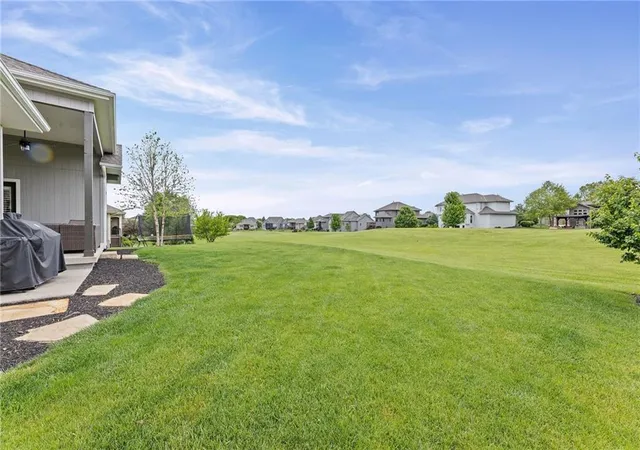2nd image of 7019 Apache Dr, Shawnee, KS 66226 | MLS# 2618300