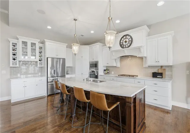 3rd image of 7019 Apache Dr, Shawnee, KS 66226 | MLS# 2618300