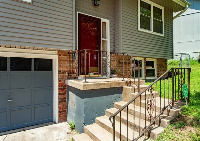 Photo 2 of Sale Pending at 204 N 83rd Street, Kansas City, KS 66112 | MLS# 2618304 | Listing updated on 2026-09-12