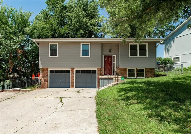 Photo 3 of Sale Pending at 204 N 83rd Street, Kansas City, KS 66112 | MLS# 2618304 | Listing updated on 2026-09-12