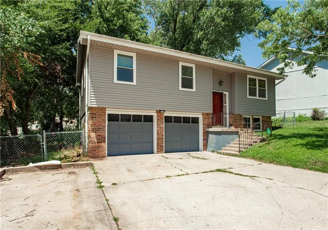 Photo 3 of Sale Pending at 204 N 83rd Street, Kansas City, KS 66112 | MLS# 2618304 | Listing updated on 2026-09-12