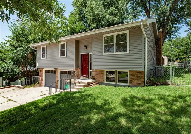 Photo 4 of Sale Pending at 204 N 83rd Street, Kansas City, KS 66112 | MLS# 2618304 | Listing updated on 2026-09-12