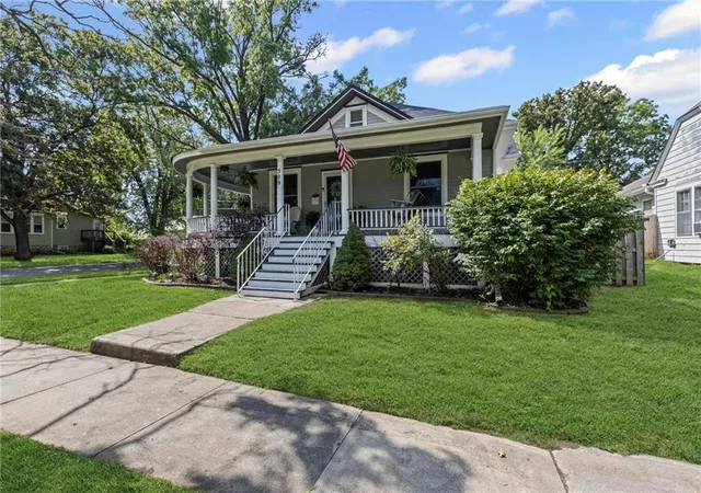 Homes for sale in Paola, KS | 509 E Peoria St, Paola, KS 66071 | MLS# 2618344