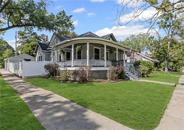 Homes for sale in Paola, KS | 509 E Peoria St, Paola, KS 66071 | MLS# 2618344