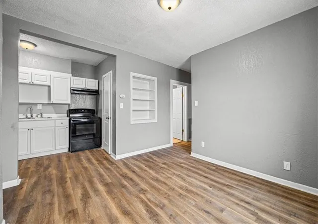 Listing Photo 2 - Condo for sale in building located at 5518-5520 E Truman Rd, Kansas City, MO 64127 - Unit #