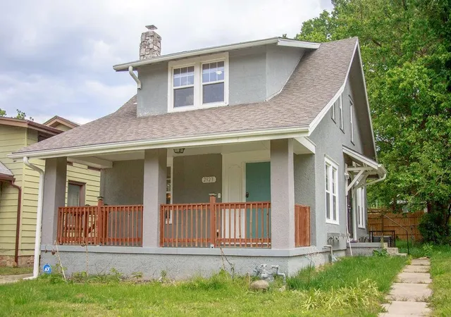 Photo 1 of Single family home for sale at 2923 Parkwood Blvd, Kansas City, KS 66104 | MLS# 2618393 | Listing updated on 2026-08-27