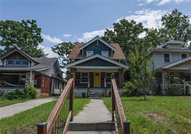 Homes for sale in Kansas City, MO | 5427 Euclid Ave, Kansas City, MO 64130 | MLS# 2618394