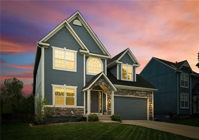 Photo 3 of Single family home for sale at 712 S Adams St, Raymore, MO 64083 | MLS# 2618418 | Listing updated on 2026-09-18
