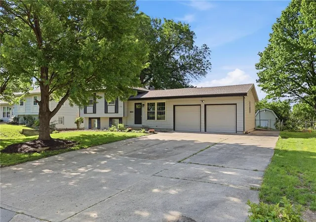 2nd image of 3401 Ne 67th St, Kansas City, MO 64119 | MLS# 2618444
