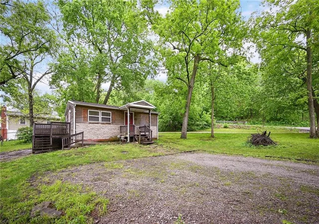 1st image of 161 T St, Lake Lotawana, MO 64086 | MLS# 2618462
